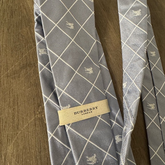 Burberry light blue Elegant men’s neck Tie - Picture 3 of 10